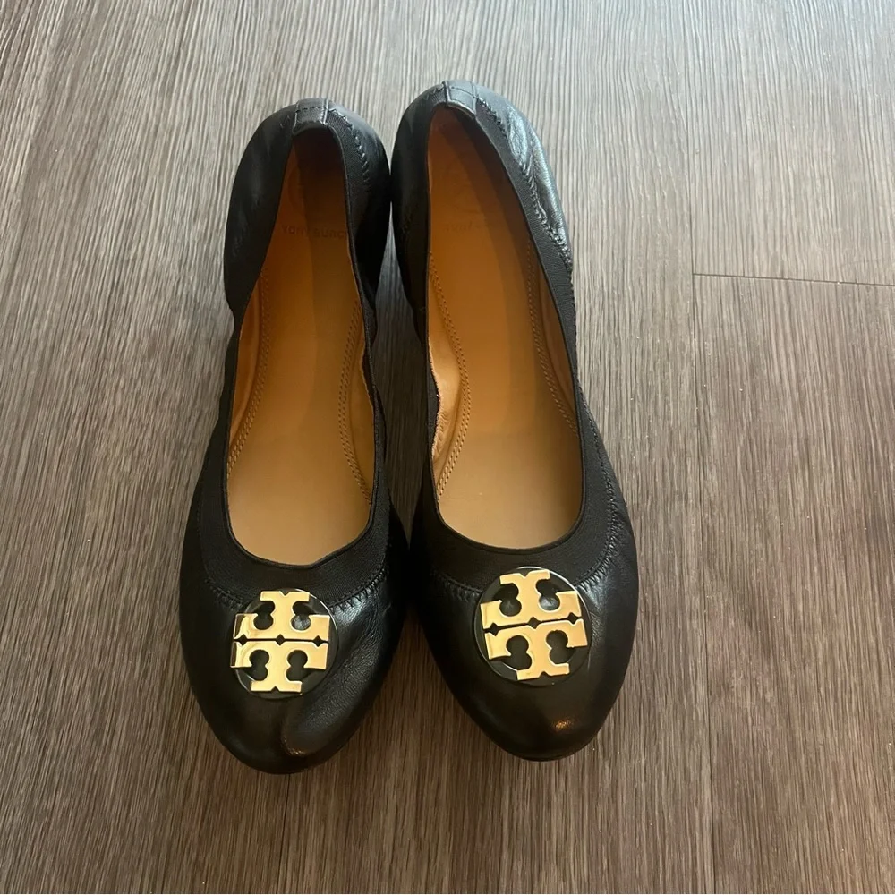 Tory Burch Black Leather Claire Elastic Flat with Gold Emblem never worn